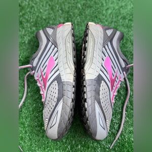 Brooks Women's Athletic Running Shoes‎ - Pink and Gray Size 9
